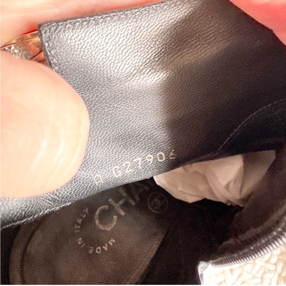 CHANEL CC LOGO CAP TOE ANKLE BLOCK HEEL BOOTS 35.5 - Picture 10 of 10